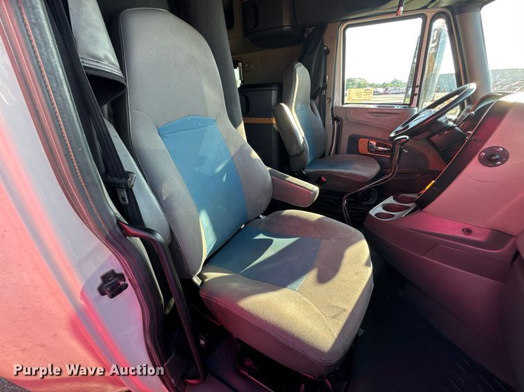 image for item DV4119 2016 International ProStar 122 semi truck