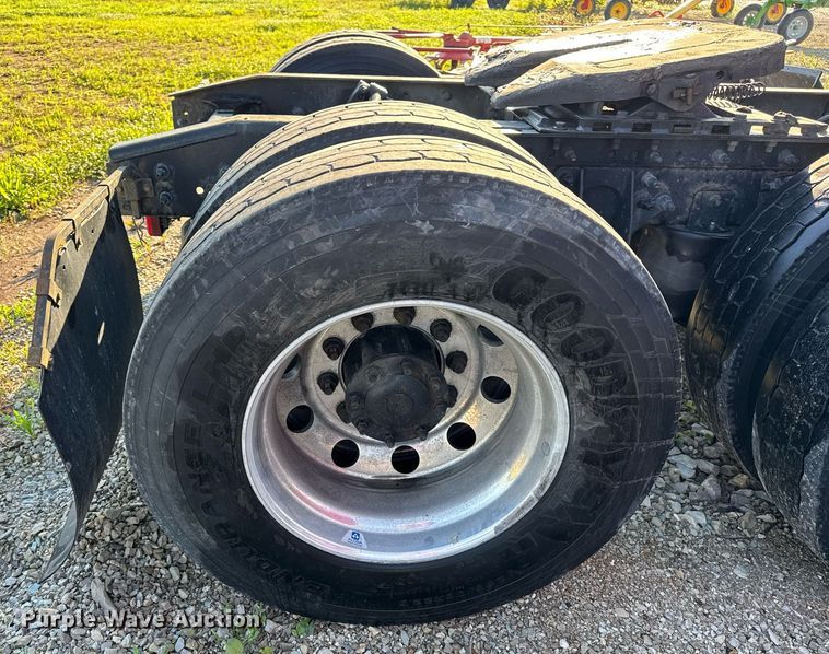 image for item DV4119 2016 International ProStar 122 semi truck