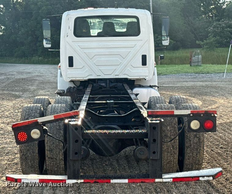 image for item DV4215 2011 International DuraStar 4400 truck cab and chassis