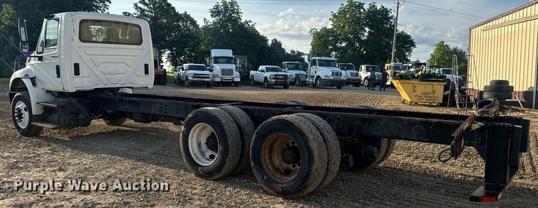 image for item DV4215 2011 International DuraStar 4400 truck cab and chassis