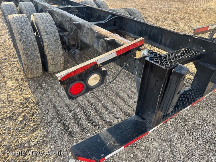 image for item DV4215 2011 International DuraStar 4400 truck cab and chassis