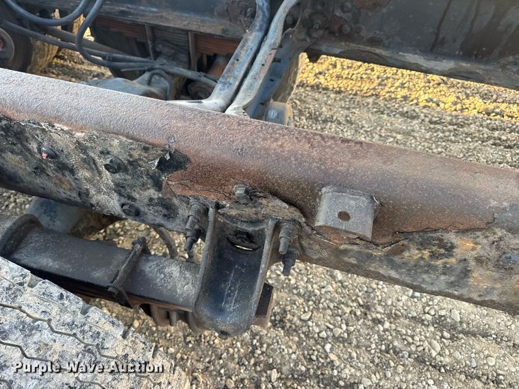 image for item DV4215 2011 International DuraStar 4400 truck cab and chassis