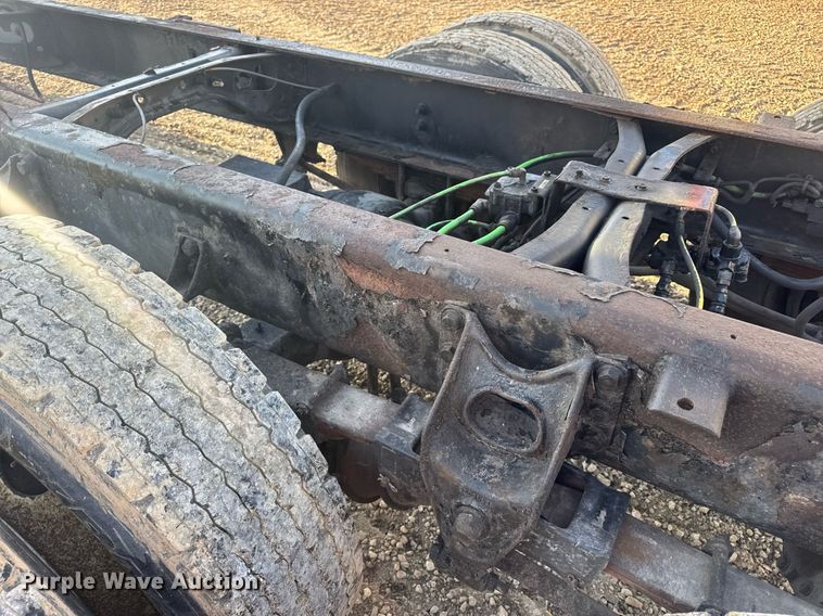 image for item DV4215 2011 International DuraStar 4400 truck cab and chassis