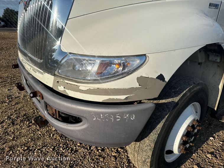 image for item DV4215 2011 International DuraStar 4400 truck cab and chassis