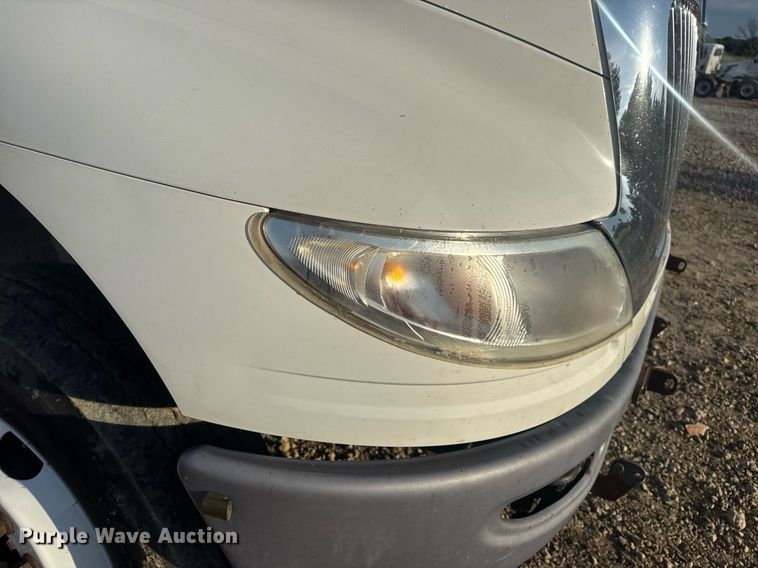 image for item DV4215 2011 International DuraStar 4400 truck cab and chassis