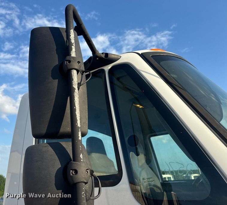 image for item DV4215 2011 International DuraStar 4400 truck cab and chassis