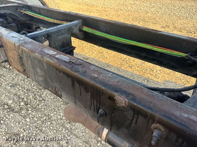 image for item DV4215 2011 International DuraStar 4400 truck cab and chassis