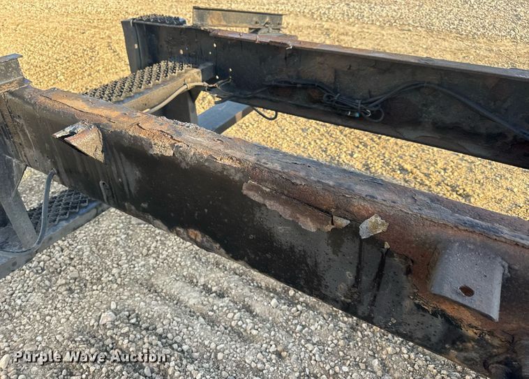 image for item DV4215 2011 International DuraStar 4400 truck cab and chassis