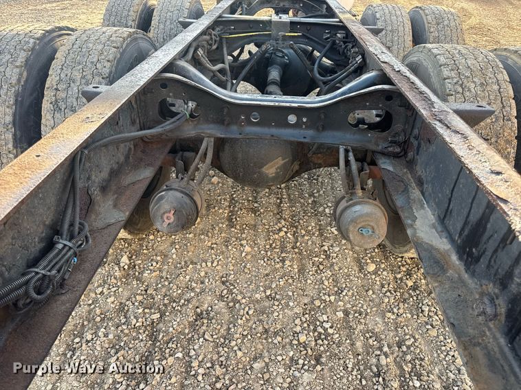 image for item DV4215 2011 International DuraStar 4400 truck cab and chassis