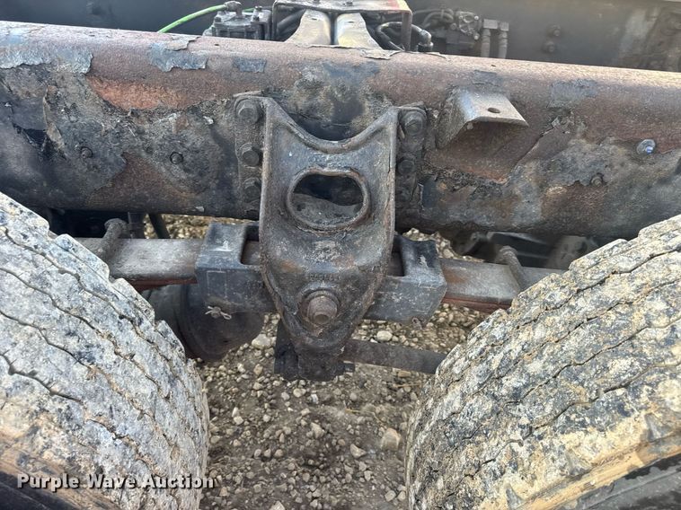 image for item DV4215 2011 International DuraStar 4400 truck cab and chassis