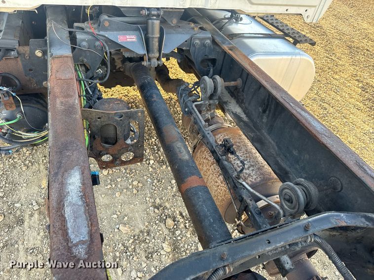 image for item DV4215 2011 International DuraStar 4400 truck cab and chassis