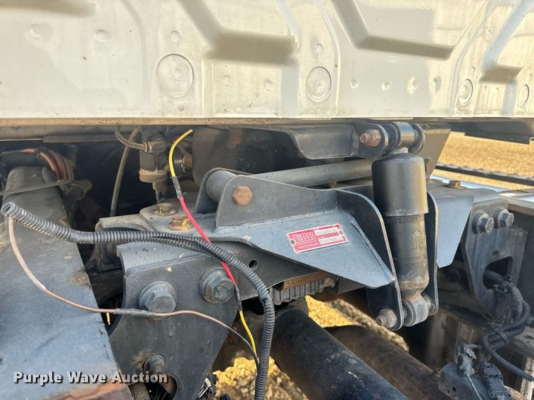 image for item DV4215 2011 International DuraStar 4400 truck cab and chassis