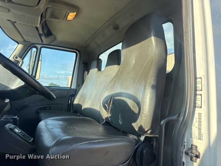 image for item DV4215 2011 International DuraStar 4400 truck cab and chassis