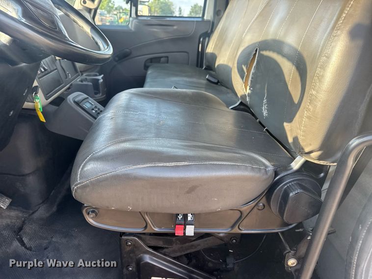 image for item DV4215 2011 International DuraStar 4400 truck cab and chassis