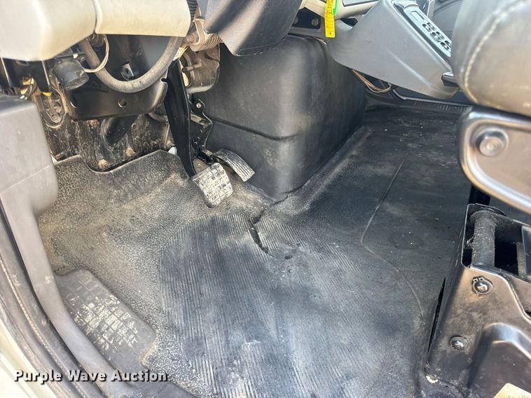 image for item DV4215 2011 International DuraStar 4400 truck cab and chassis