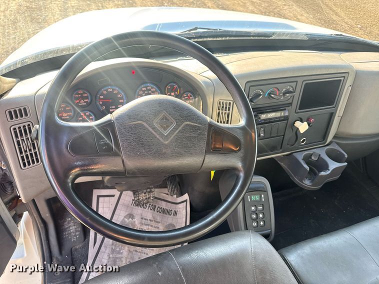 image for item DV4215 2011 International DuraStar 4400 truck cab and chassis