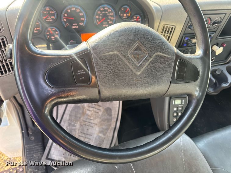 image for item DV4215 2011 International DuraStar 4400 truck cab and chassis