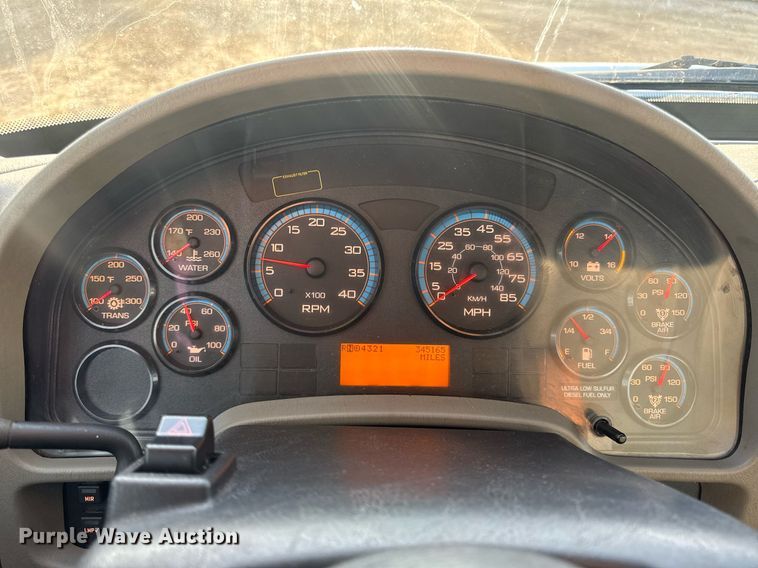 image for item DV4215 2011 International DuraStar 4400 truck cab and chassis