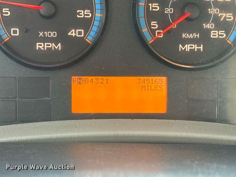 image for item DV4215 2011 International DuraStar 4400 truck cab and chassis