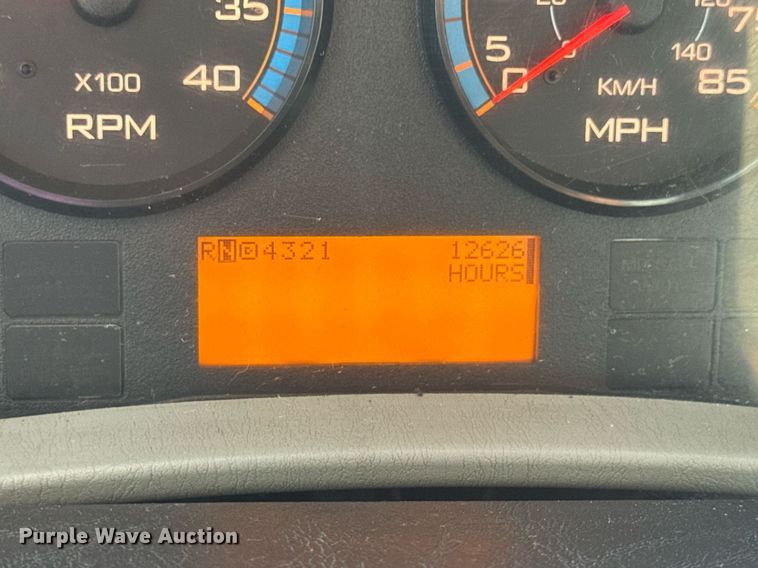 image for item DV4215 2011 International DuraStar 4400 truck cab and chassis