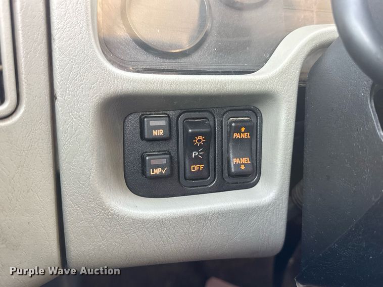 image for item DV4215 2011 International DuraStar 4400 truck cab and chassis