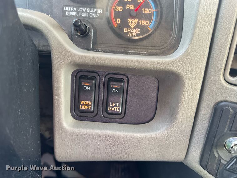 image for item DV4215 2011 International DuraStar 4400 truck cab and chassis