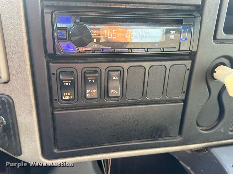 image for item DV4215 2011 International DuraStar 4400 truck cab and chassis