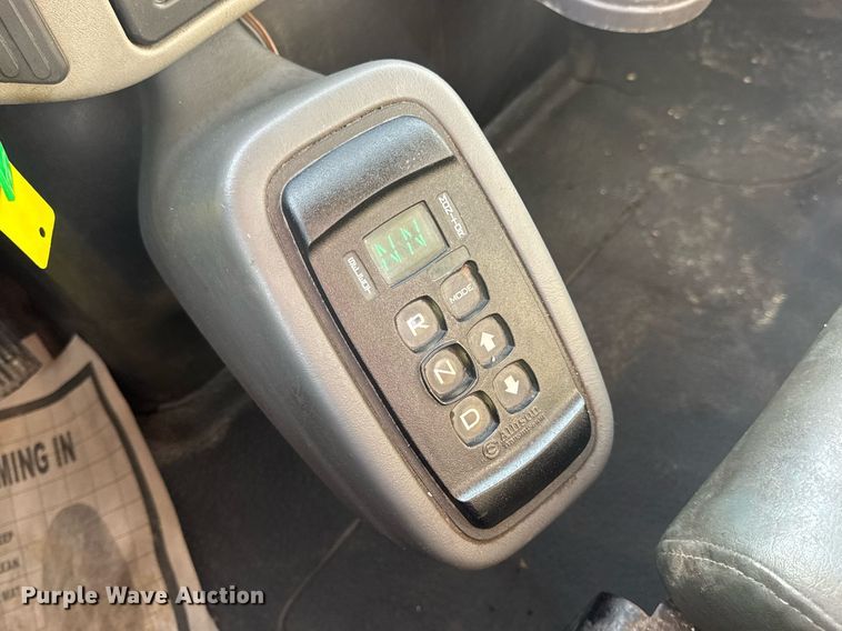 image for item DV4215 2011 International DuraStar 4400 truck cab and chassis