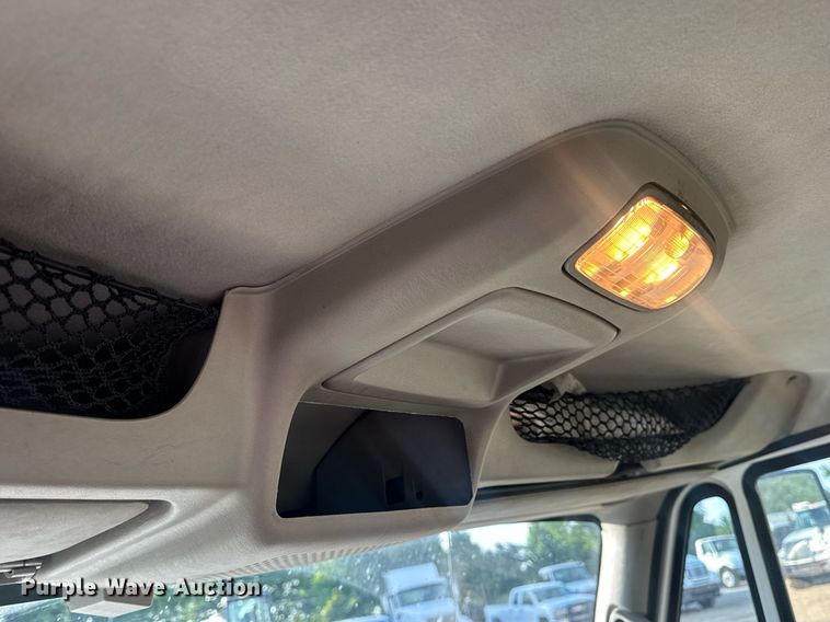 image for item DV4215 2011 International DuraStar 4400 truck cab and chassis