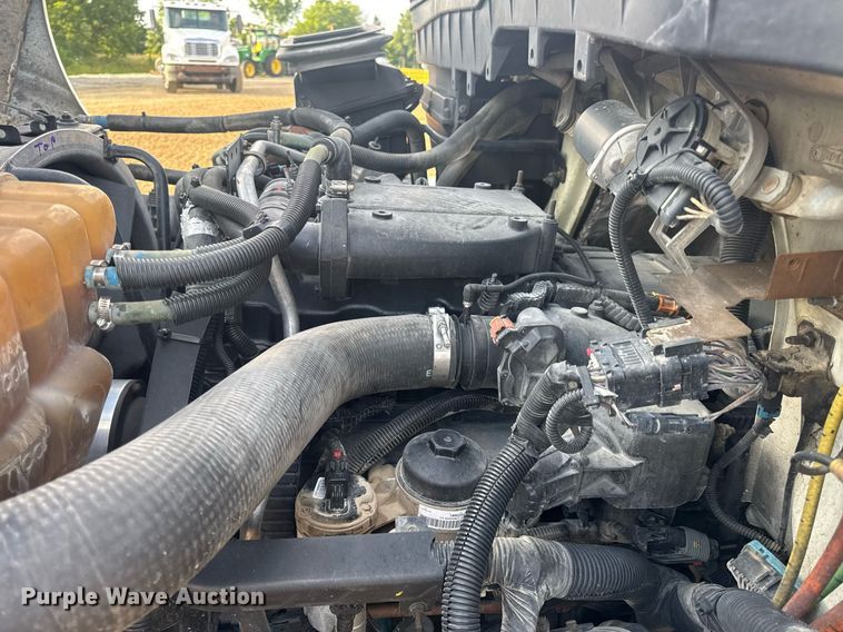 image for item DV4215 2011 International DuraStar 4400 truck cab and chassis