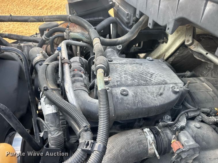 image for item DV4215 2011 International DuraStar 4400 truck cab and chassis