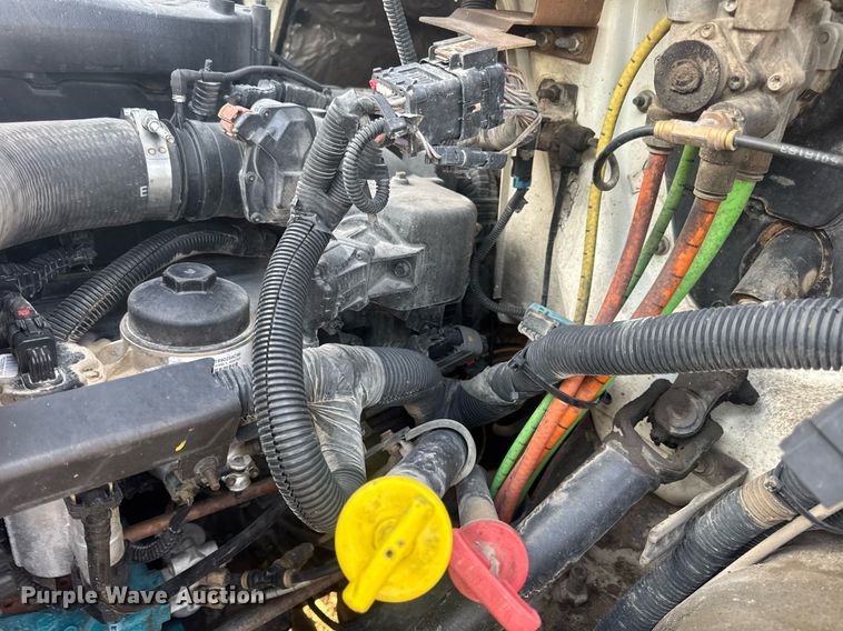 image for item DV4215 2011 International DuraStar 4400 truck cab and chassis