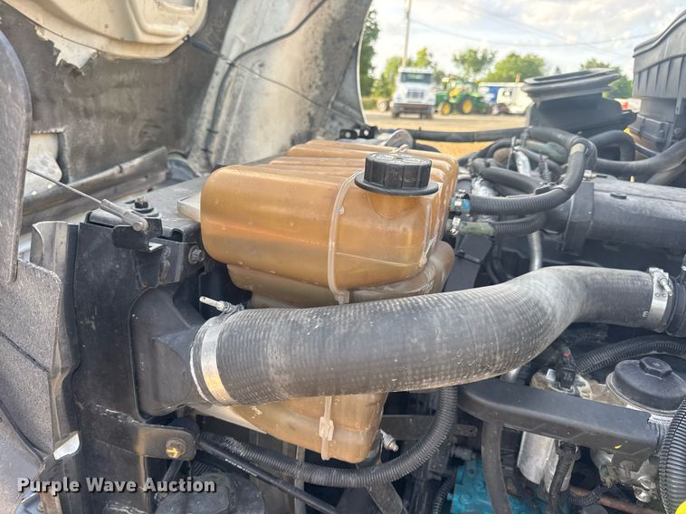 image for item DV4215 2011 International DuraStar 4400 truck cab and chassis