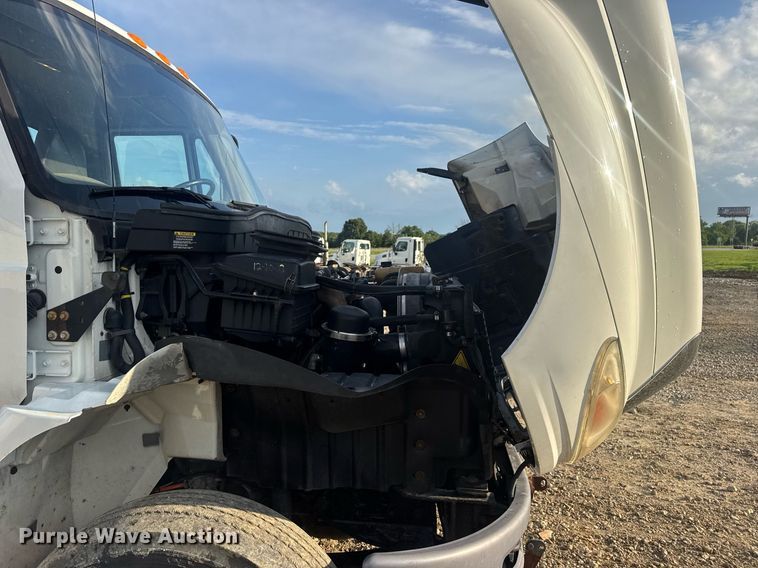 image for item DV4215 2011 International DuraStar 4400 truck cab and chassis