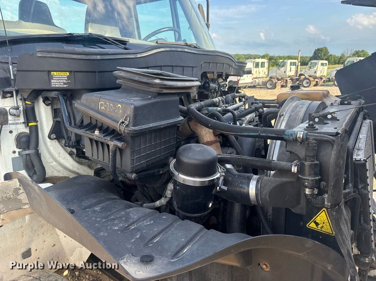 image for item DV4215 2011 International DuraStar 4400 truck cab and chassis