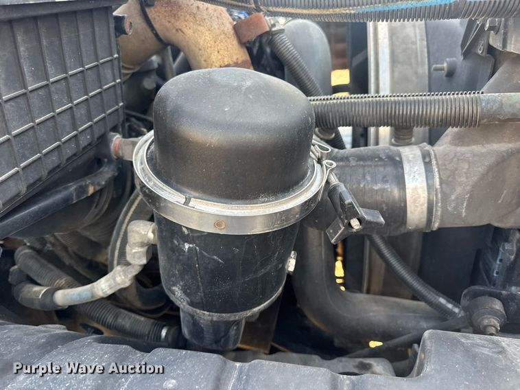 image for item DV4215 2011 International DuraStar 4400 truck cab and chassis