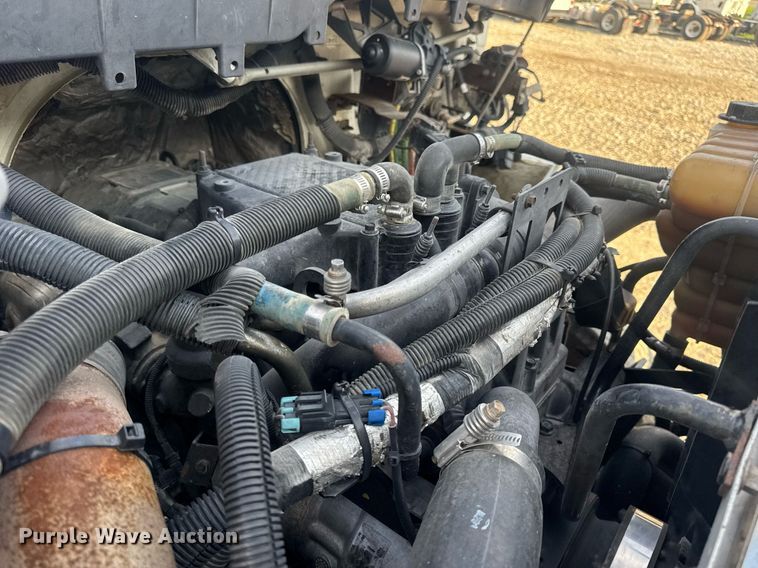 image for item DV4215 2011 International DuraStar 4400 truck cab and chassis