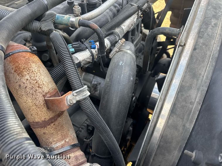 image for item DV4215 2011 International DuraStar 4400 truck cab and chassis