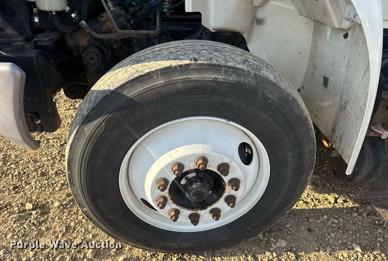 image for item DV4215 2011 International DuraStar 4400 truck cab and chassis