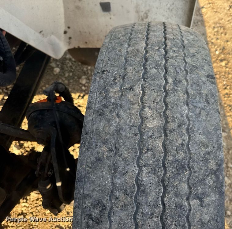 image for item DV4215 2011 International DuraStar 4400 truck cab and chassis