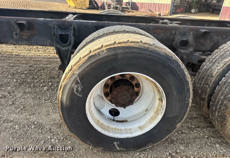 image for item DV4215 2011 International DuraStar 4400 truck cab and chassis