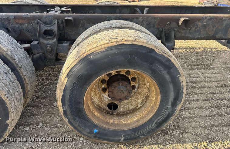 image for item DV4215 2011 International DuraStar 4400 truck cab and chassis