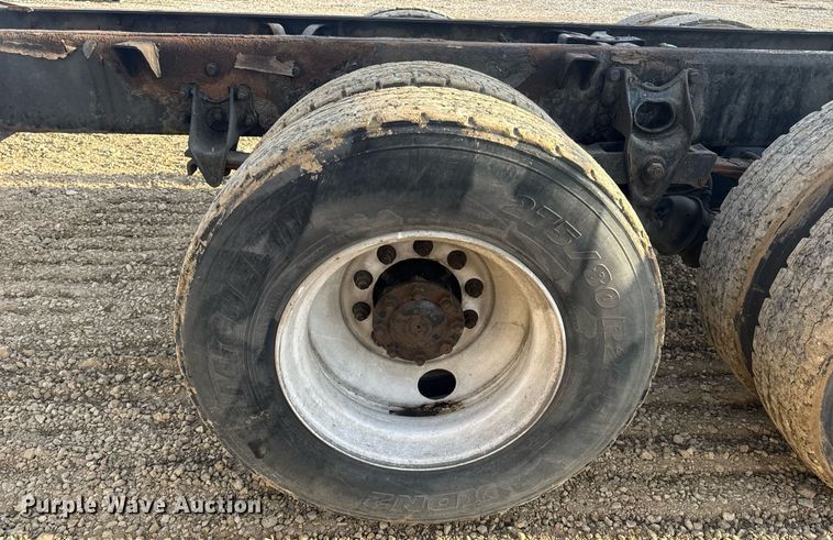 image for item DV4215 2011 International DuraStar 4400 truck cab and chassis