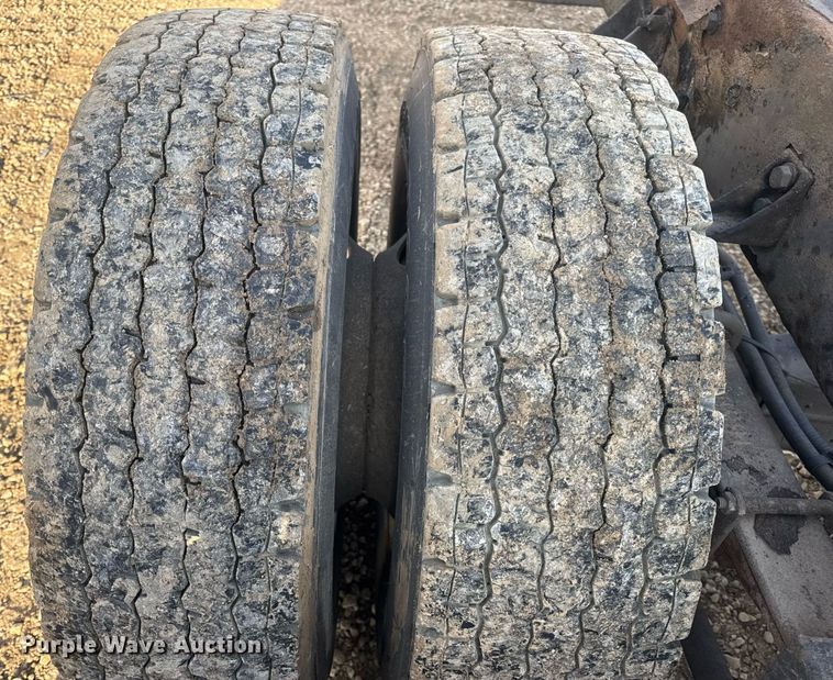 image for item DV4215 2011 International DuraStar 4400 truck cab and chassis