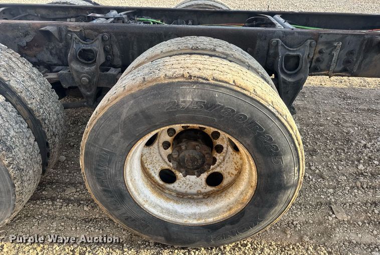 image for item DV4215 2011 International DuraStar 4400 truck cab and chassis