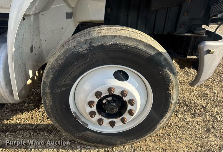 image for item DV4215 2011 International DuraStar 4400 truck cab and chassis