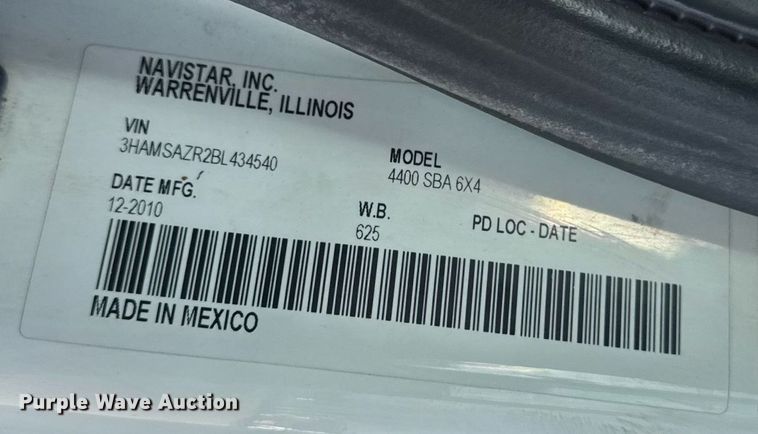 image for item DV4215 2011 International DuraStar 4400 truck cab and chassis