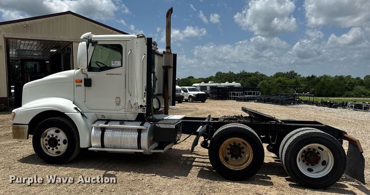 image for item DV4216 2007 International 9200i semi truck
