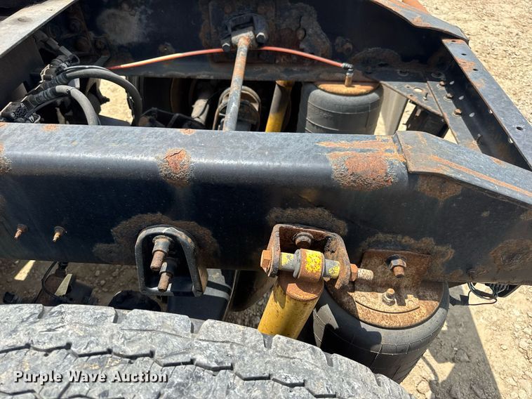 image for item DV4216 2007 International 9200i semi truck