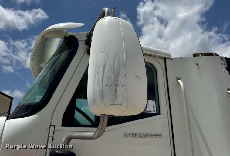 image for item DV4216 2007 International 9200i semi truck